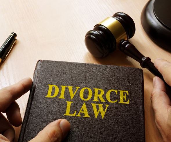 divorce lawyer